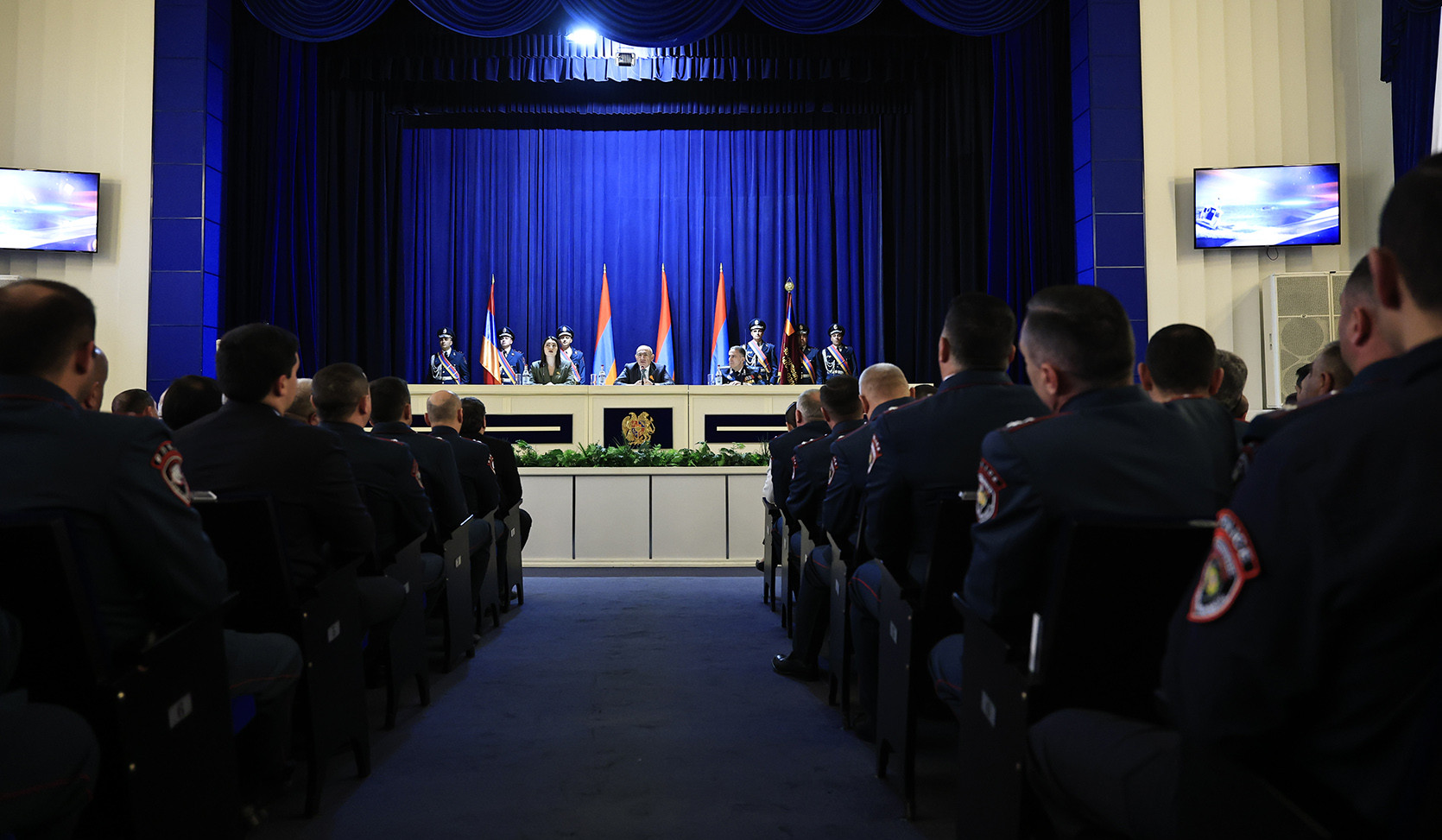 Ոստիկանությունը պետության ողնաշարն է և այդ ողնաշարը միշտ պետք է ամուր լինի. վարչապետը մասնակցել է Ոստիկանության տարեդարձին նվիրված նիստին