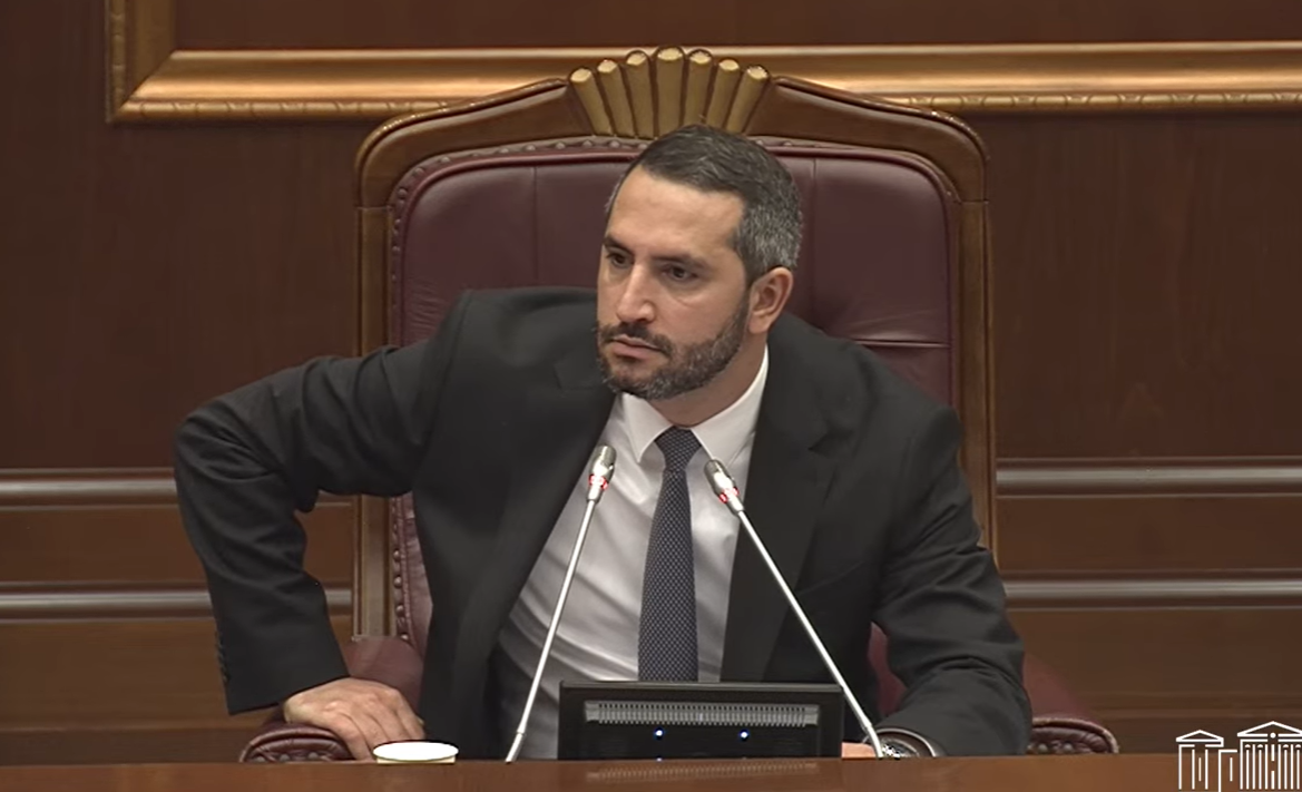 Պարոն Կարապետյա՛ն, չեք տիրապետել Ձեզ, Ձեր էմոցիաները,  Դուք եք սկսել ծեծկռտուքը. Ռուբինյան